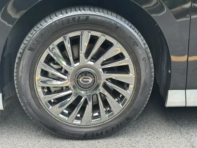 GAC Trumpchi M8 — Фото автомобиля 15