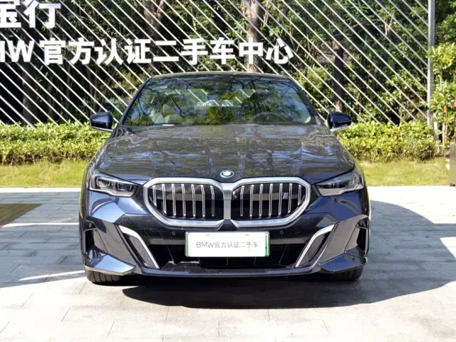 BMW i5 — Фото автомобиля 2
