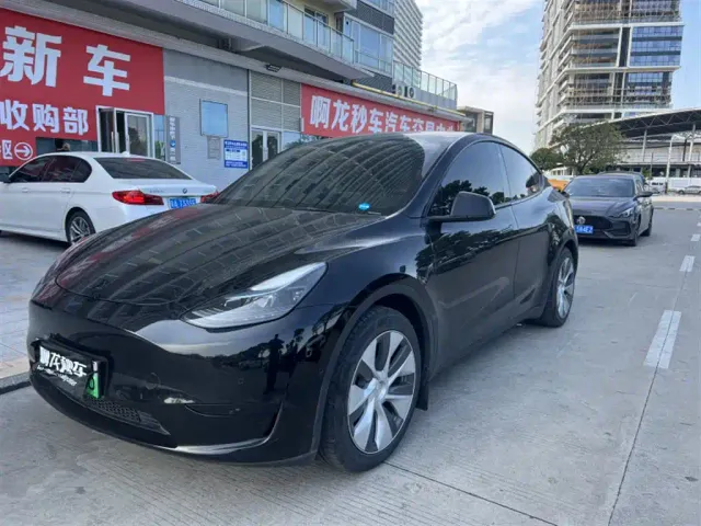 Фотография автомобиля — Tesla Model Y