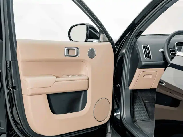 Li Auto L8 — Фото автомобиля 16