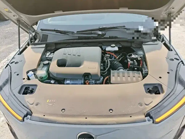Volvo XC70 Plug-in Hybrid — Фото автомобиля 19