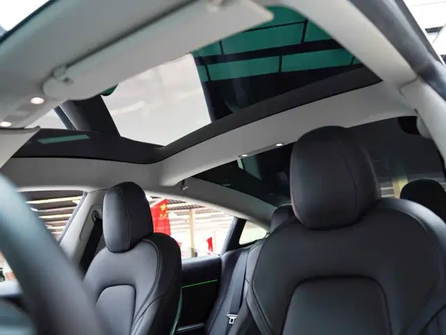 Tesla Model 3 — Фото автомобиля 11