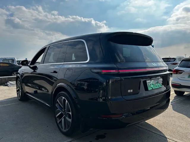 Li Auto L9 — Фото автомобиля 14
