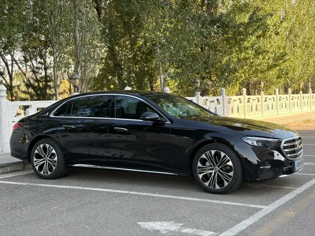 Mercedes-Benz E-Class — Фото автомобиля 3