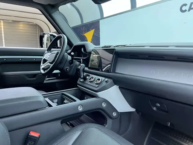 Land Rover Defender — Фото автомобиля 8