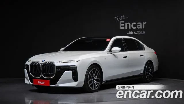 BMW i7 — Фото автомобиля 10