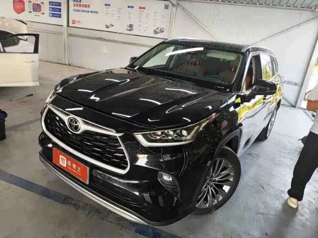 Фотография автомобиля — Toyota Highlander