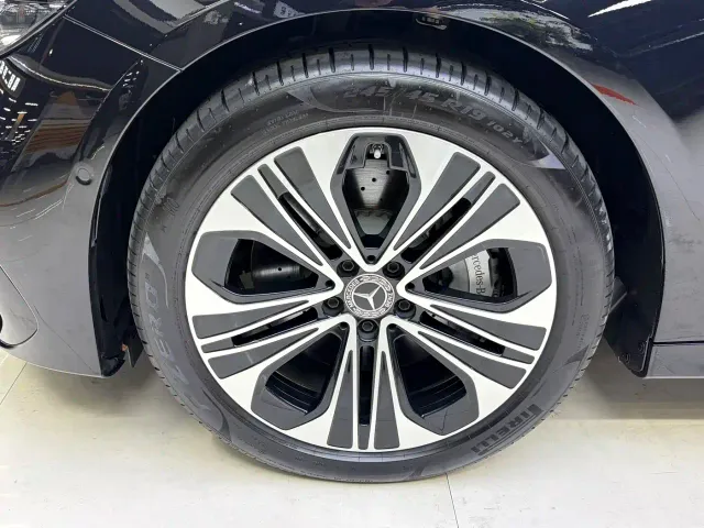 Mercedes-Benz E-Class — Фото автомобиля 10