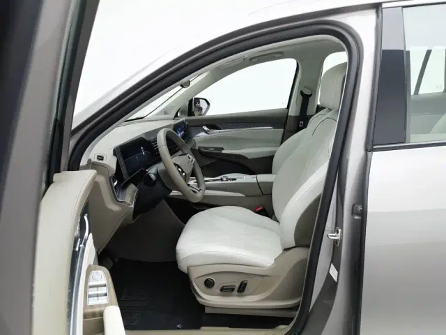 Roewe RX9 — Фото автомобиля 10