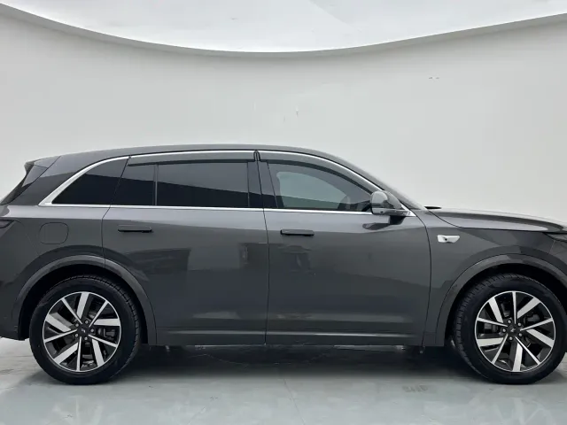 Li Auto L7 — Фото автомобиля 4