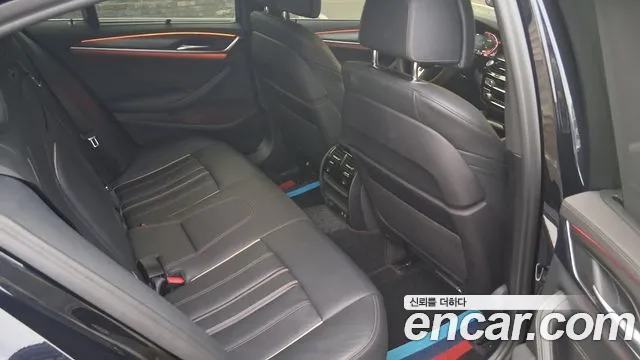 BMW 5 Series G30 — Фото автомобиля 11