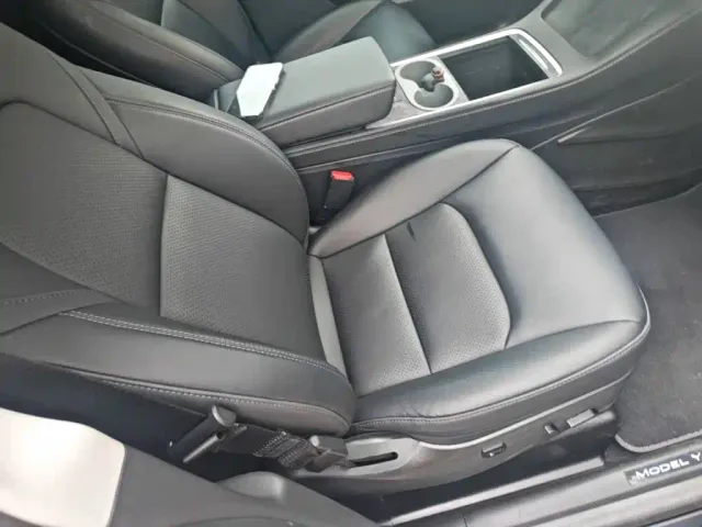 Tesla Model Y — Фото автомобиля 24