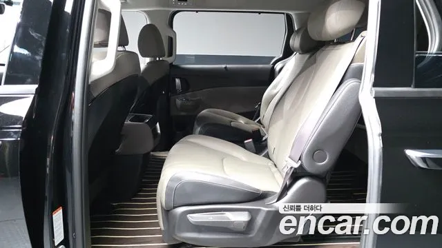 Kia Carnival Generation 4 — Фото автомобиля 12