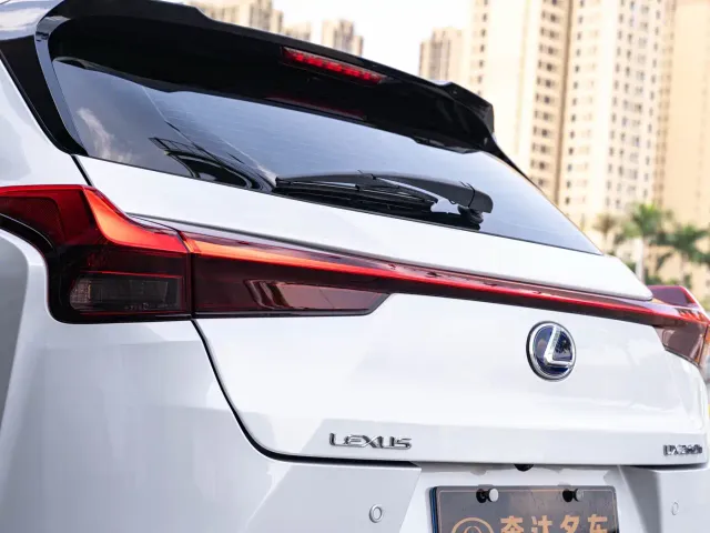 Lexus UX — Фото автомобиля 7