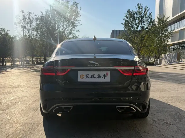 Jaguar XFL — Фото автомобиля 6