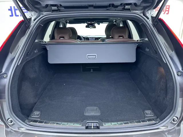 Volvo XC60 — Фото автомобиля 21