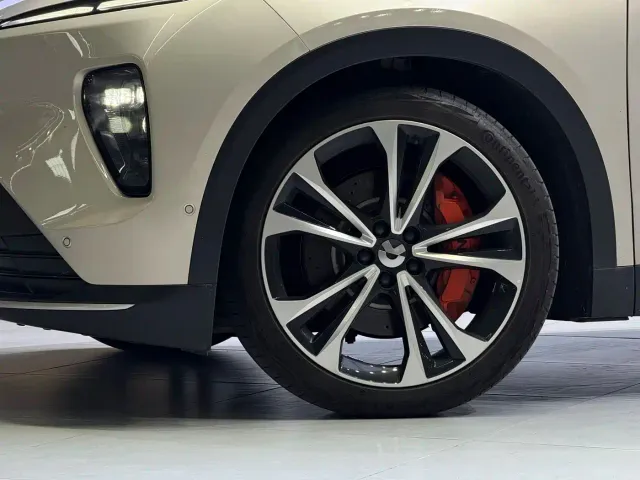 Nio ES8 — Фото автомобиля 5
