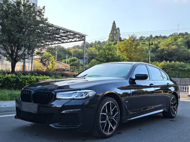 Фотография автомобиля — BMW 5 Series
