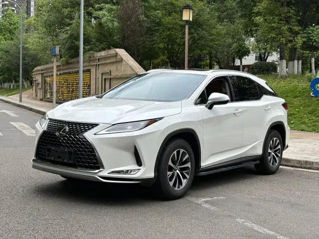 Фотография автомобиля — Lexus RX