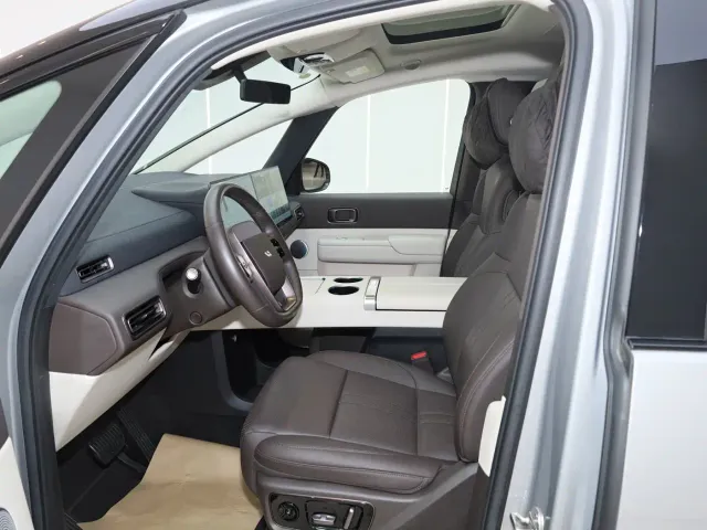 Li Auto MEGA — Фото автомобиля 23