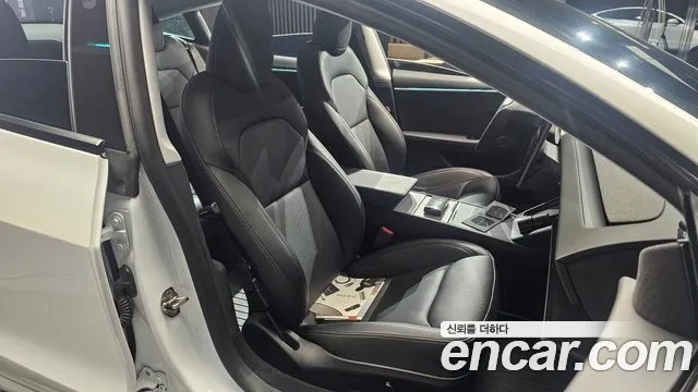 Tesla Model 3 — Фото автомобиля 12