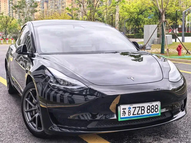 Tesla Model 3 — Фото автомобиля 7