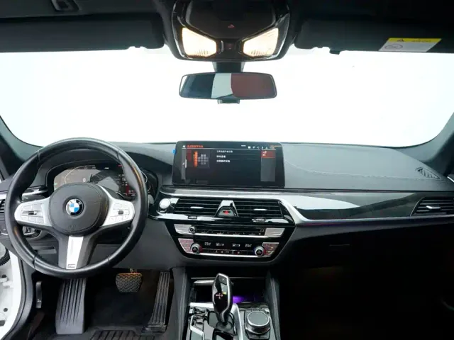 BMW 5 Series — Фото автомобиля 3