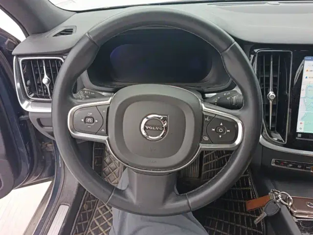 Volvo S60 — Фото автомобиля 15