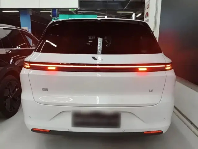 Li Auto L6 — Фото автомобиля 5