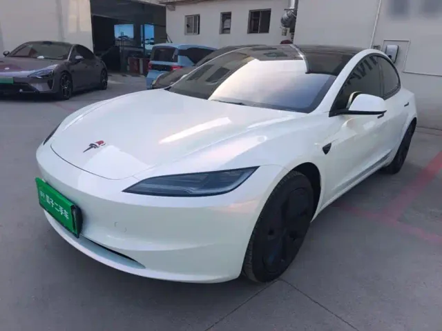 Фотография автомобиля — Tesla Model 3