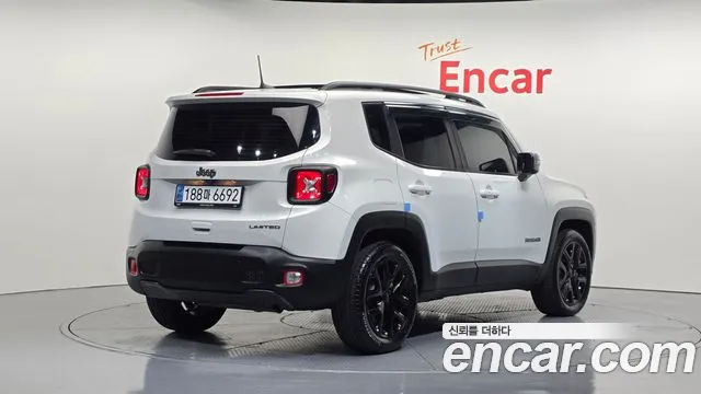 Jeep Renegade — Фото автомобиля 2