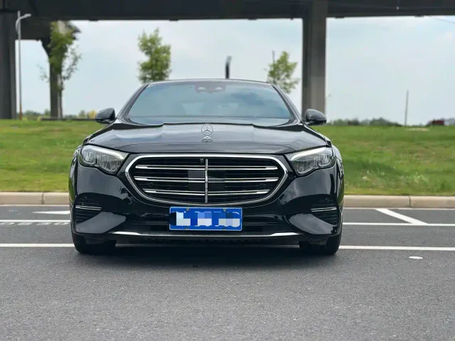 Mercedes-Benz E-Class — Фото автомобиля 2