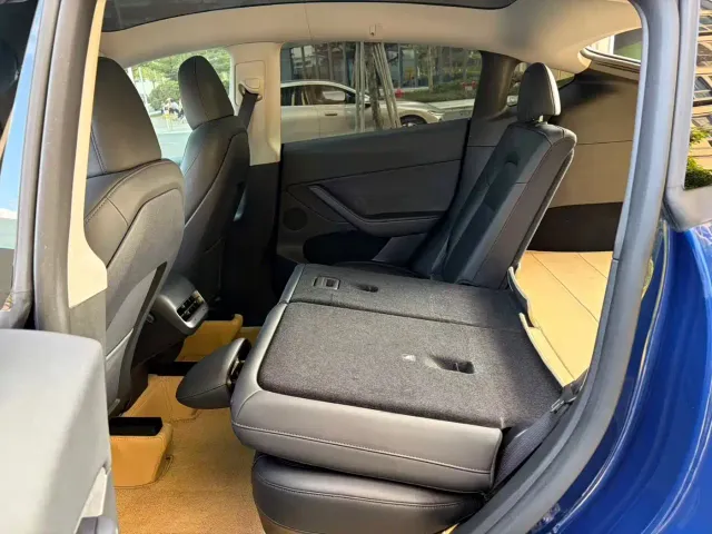Tesla Model Y — Фото автомобиля 20
