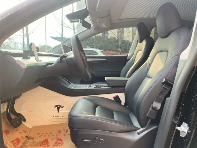 Tesla Model Y — Фото автомобиля 4