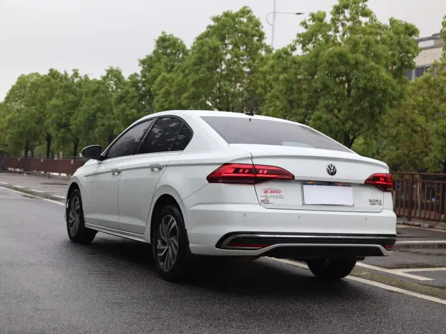 Volkswagen Bora — Фото автомобиля 4