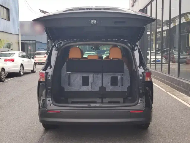 Toyota Sienna — Фото автомобиля 15