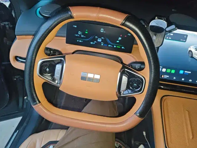Geely Galaxy Starship 7 EM-i — Фото автомобиля 15
