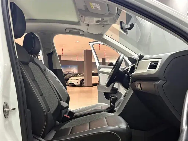 Volkswagen T-Roc — Фото автомобиля 12