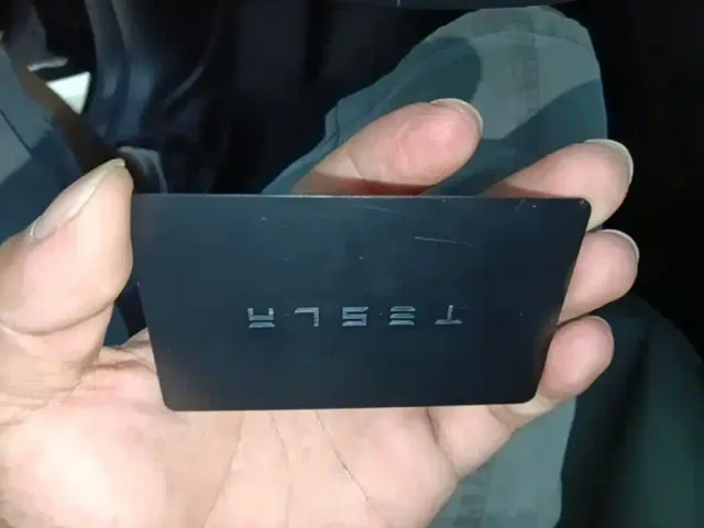 Tesla Model Y — Фото автомобиля 8