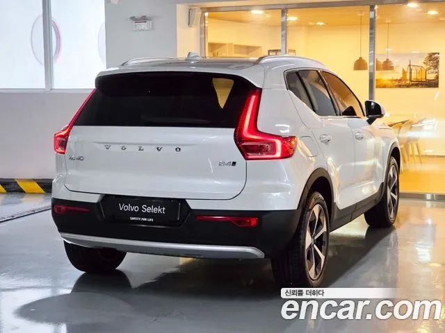 Вольво XC40 — Фото автомобиля 2