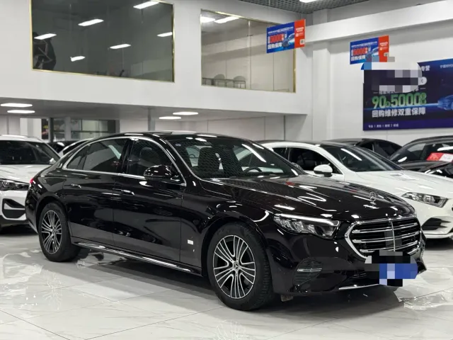 Mercedes-Benz E-Class — Фото автомобиля 3