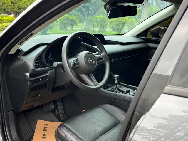 Mazda Axela — Фото автомобиля 9