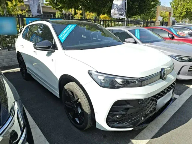 Volkswagen Tiguan L — Фото автомобиля 3
