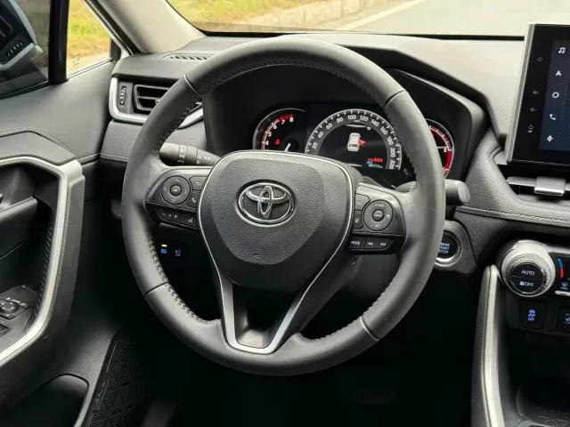 Toyota RAV4 — Фото автомобиля 6