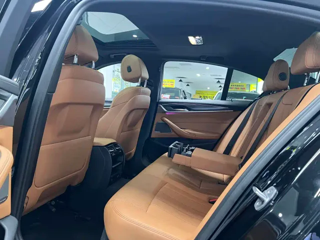 BMW 5 Series — Фото автомобиля 16