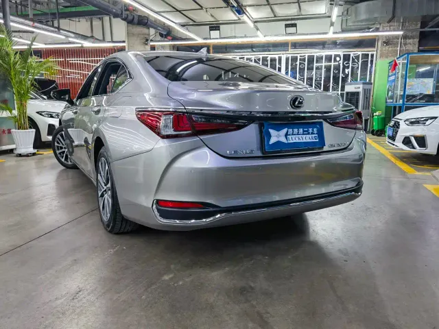 Lexus ES — Фото автомобиля 6