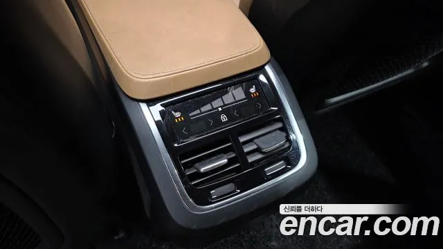 Volvo XC90 — Фото автомобиля 25