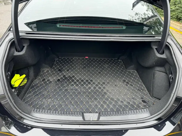 Mercedes-Benz E-Class — Фото автомобиля 20