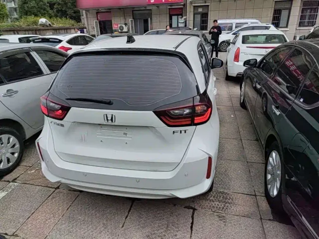 Honda Fit — Фото автомобиля 5