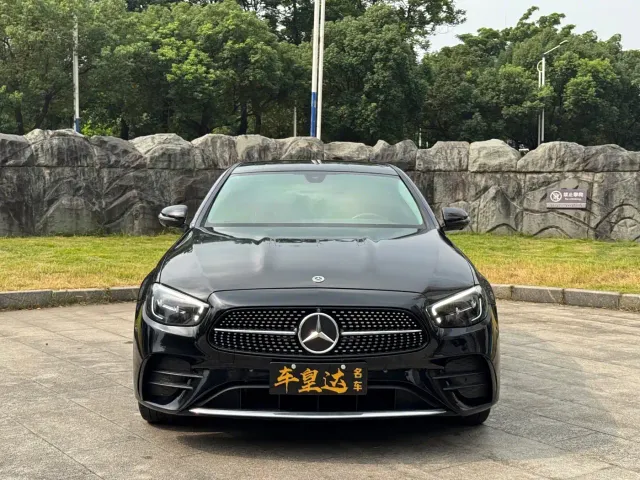 Mercedes-Benz E-Class — Фото автомобиля 2